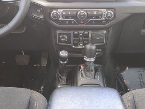 Used 2024 Jeep Gladiator Sport AWD/4WD image 20