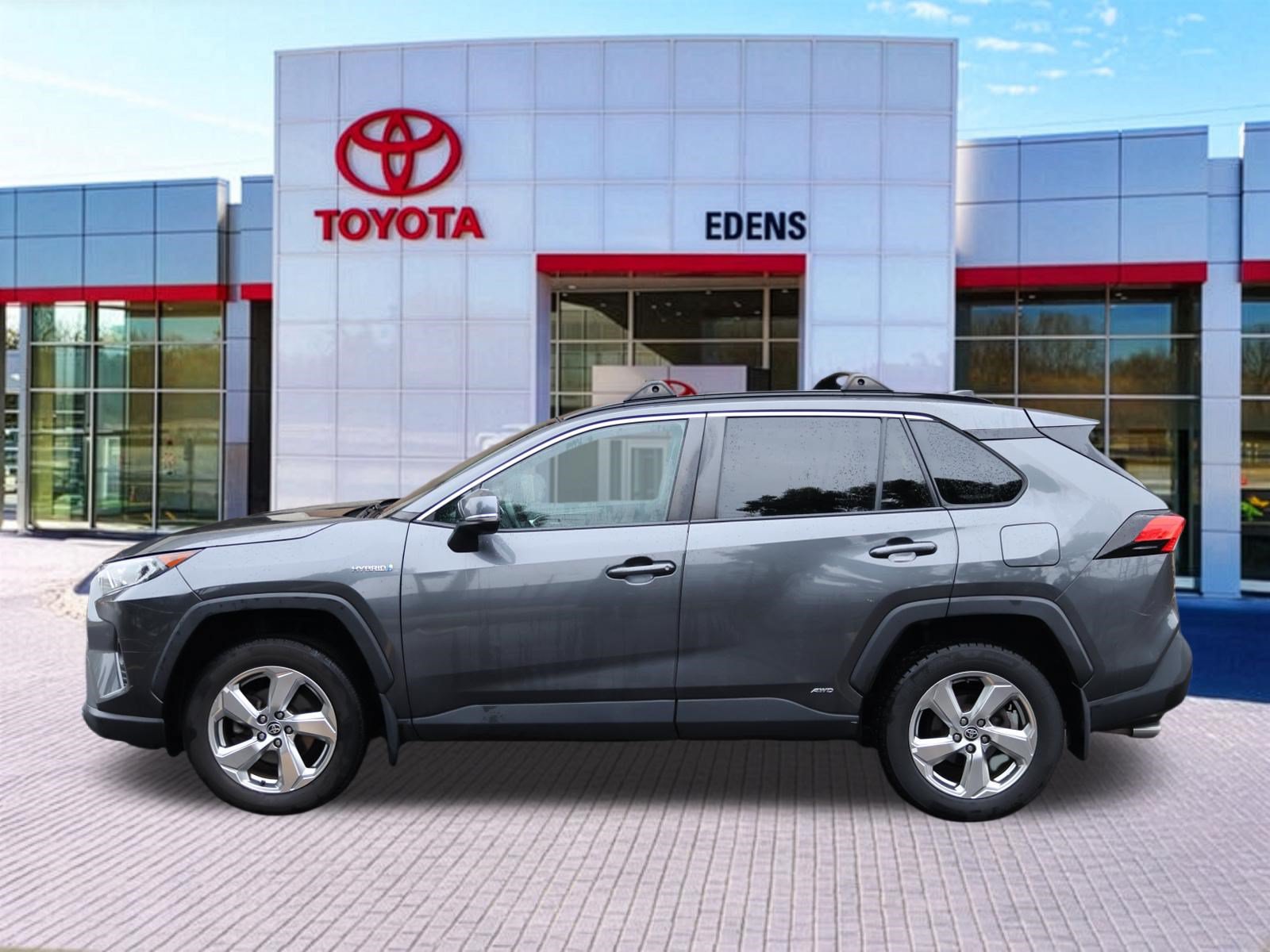 Used 2021 Toyota RAV4 XLE Premium AWD/4WD image 10