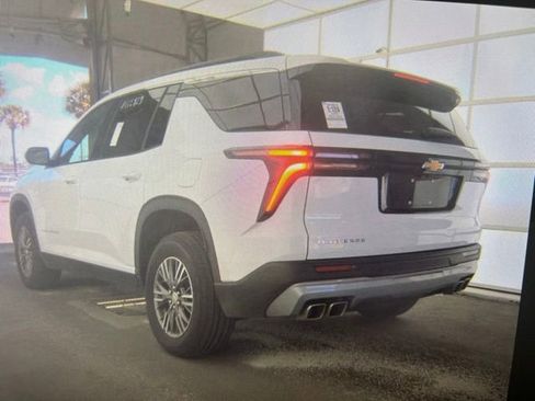 Used 2025 Chevrolet Traverse LT FWD image 4