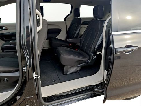 Used 2023 Chrysler Voyager LX image 29