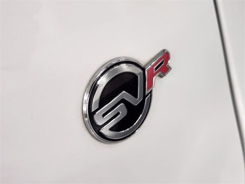 Used 2023 Jaguar F-PACE SVR image 13