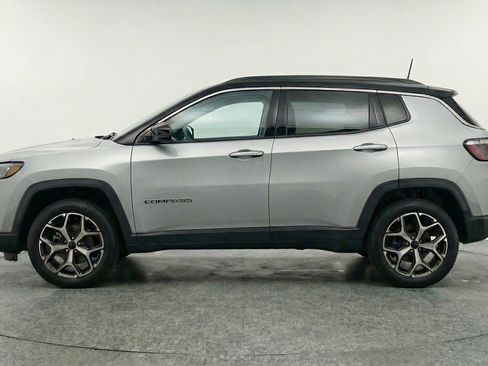 Used 2025 Jeep Compass Limited image 5