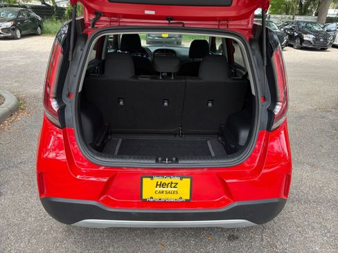 Used 2025 Kia Soul LX w/ LX Technology Package FWD image 29