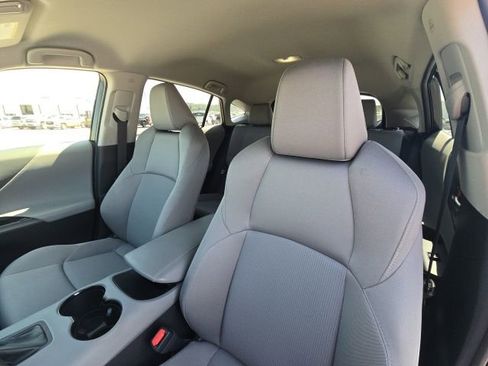 Used 2022 Toyota Venza LE image 20