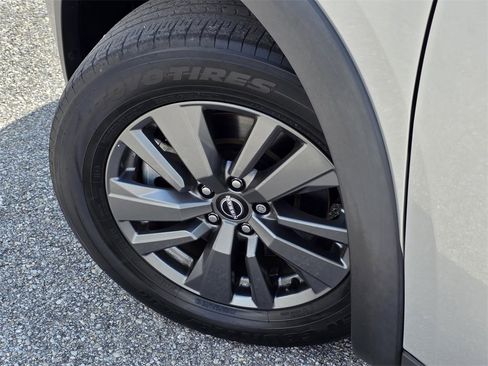 Used 2022 Nissan Pathfinder SV image 32