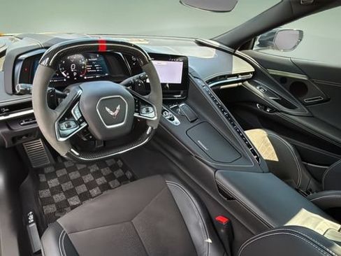 Used 2024 Chevrolet Corvette Stingray Preferred Conv w/ Stealth Interior Trim Package RWD image 17