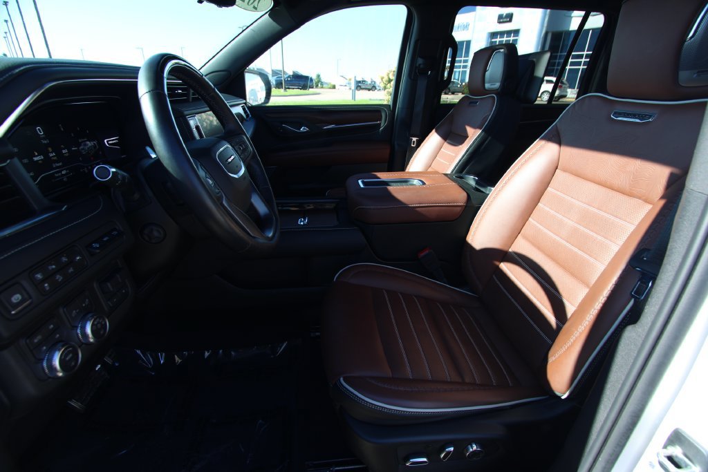 Used 2024 GMC Yukon XL Denali Ultimate AWD/4WD image 6
