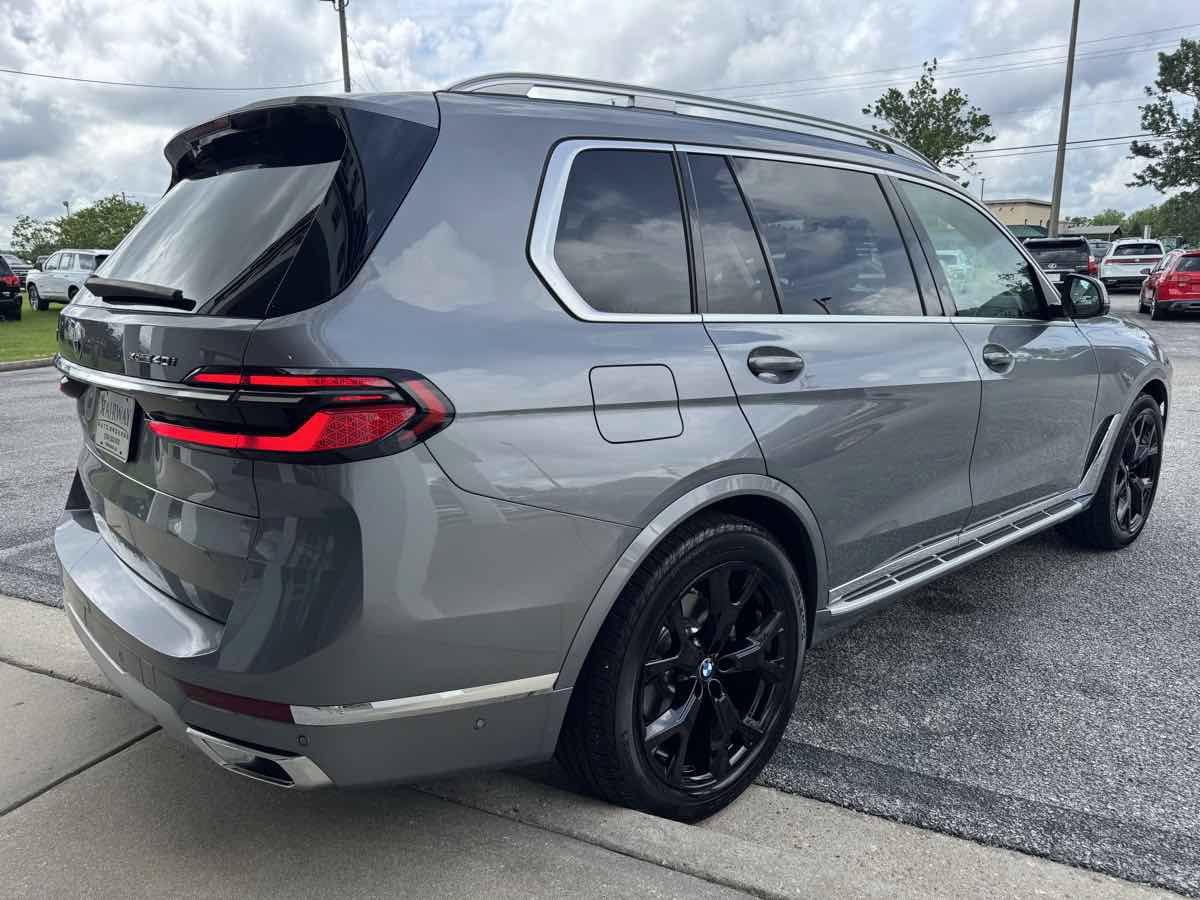 Used 2025 BMW X7 xDrive40i AWD/4WD image 6