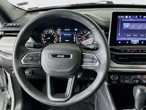 Used 2023 Jeep Compass Limited w/ Sun and Sound Group AWD/4WD image 18