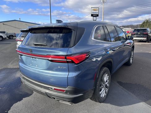 Used 2025 Buick Enclave Preferred image 3