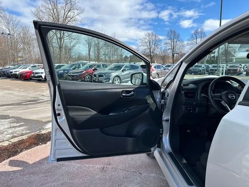 Used 2025 Nissan Leaf S image 11