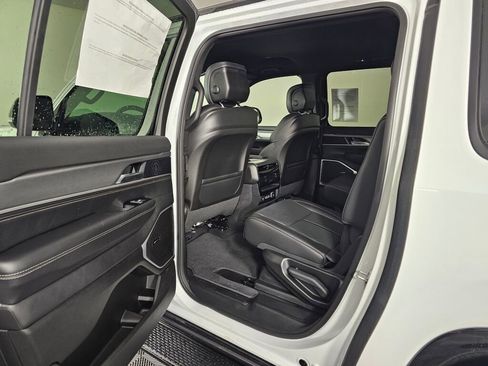 New 2026 Jeep Grand Wagoneer L 4WD w/ HD Trailer Tow Package image 33