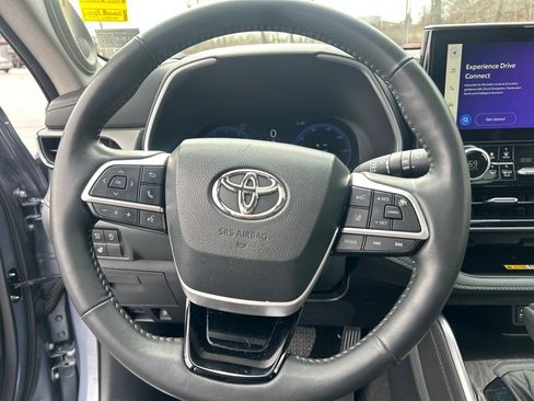 Used 2023 Toyota Highlander Limited image 24