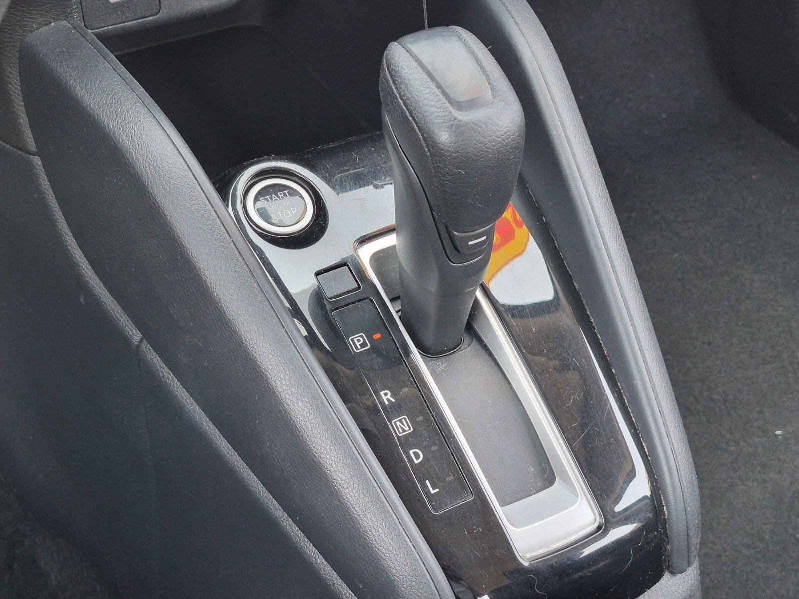Used 2020 Nissan Versa S FWD image 29