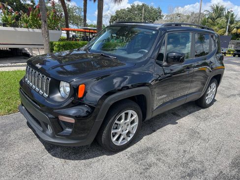 Used 2021 Jeep Renegade Latitude image 2