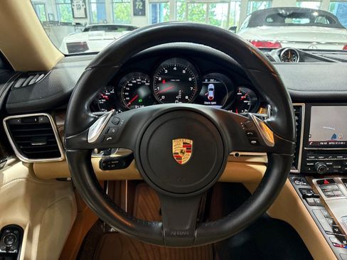 Used 2015 Porsche Panamera image 16