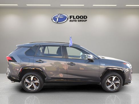 Used 2021 Toyota RAV4 SE w/ Weather & Moonroof Package AWD/4WD image 3