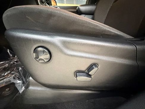 Used 2018 Jeep Grand Cherokee Laredo AWD/4WD image 28