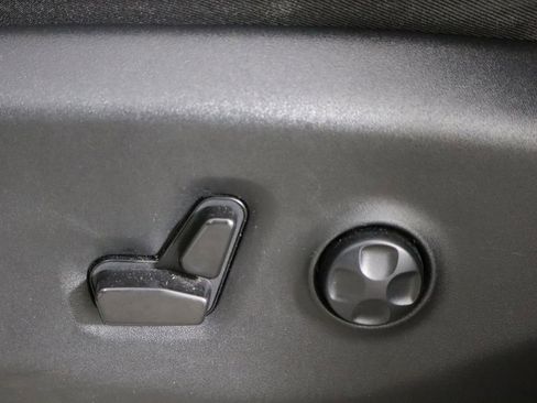 Used 2023 Chrysler Pacifica Touring-L FWD image 24