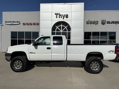 Used 2004 Chevrolet Silverado 2500 LS w/ Heavy-Duty Power Package AWD/4WD image 22