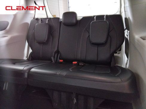 Used 2023 Chrysler Pacifica Touring-L FWD image 26