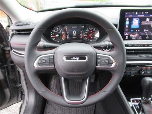 Used 2022 Jeep Compass Trailhawk w/ Trailer Tow Group image 17