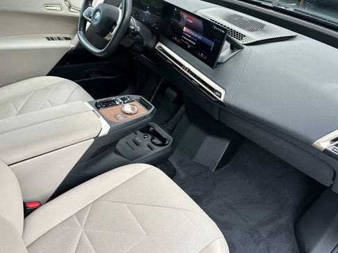 Used 2023 BMW iX xDrive50 w/ Premium Package AWD/4WD image 15