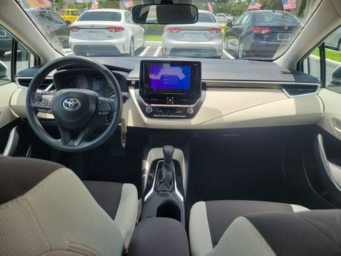 Used 2025 Toyota Corolla LE FWD image 16
