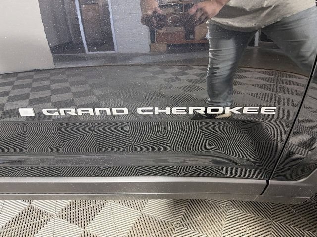 New 2026 Jeep Grand Cherokee Limited w/ Trailer Tow Package AWD/4WD image 3
