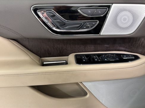 Used 2023 Lincoln Navigator Reserve AWD/4WD image 11