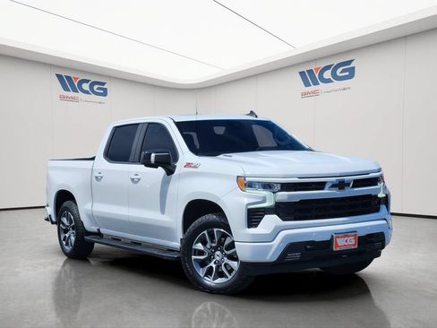 Used 2025 Chevrolet Silverado 1500 RST w/ Convenience Package II AWD/4WD image 2