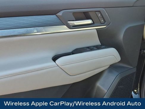 Used 2025 GMC Terrain Elevation image 17