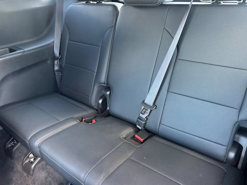 Used 2025 Chevrolet Traverse LT AWD/4WD image 17