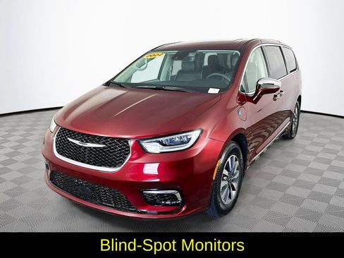 Used 2022 Chrysler Pacifica Limited FWD image 5