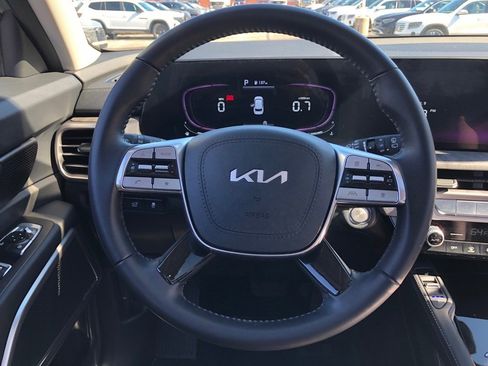 Used 2024 Kia Telluride EX w/ EX Captain's Chair Package FWD image 19