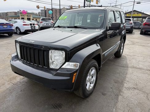Used 2009 Jeep Liberty Sport image 3