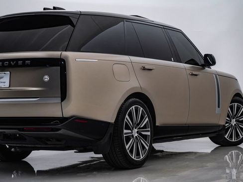 Used 2023 Land Rover Range Rover SV AWD/4WD image 10