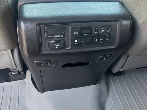 Used 2016 Toyota Sequoia Platinum AWD/4WD image 28