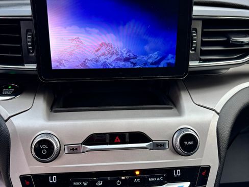 Used 2021 Ford Explorer XLT w/ Equipment Group 202A image 18