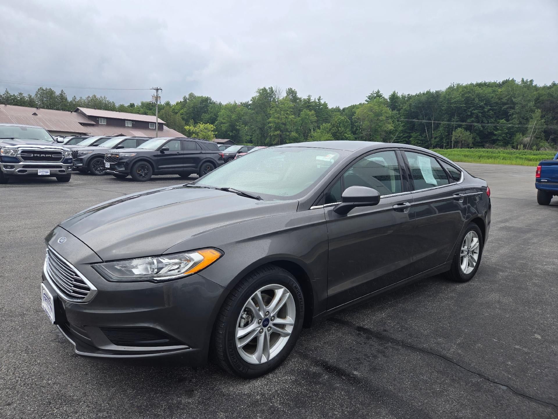 Used 2018 Ford Fusion SE FWD image 4