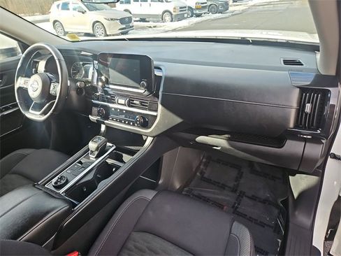 Used 2022 Nissan Pathfinder SV image 27