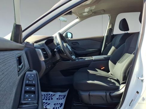 Used 2023 Nissan Rogue S image 15