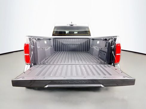 Certified 2025 Toyota Tacoma TRD Off-Road AWD/4WD image 28