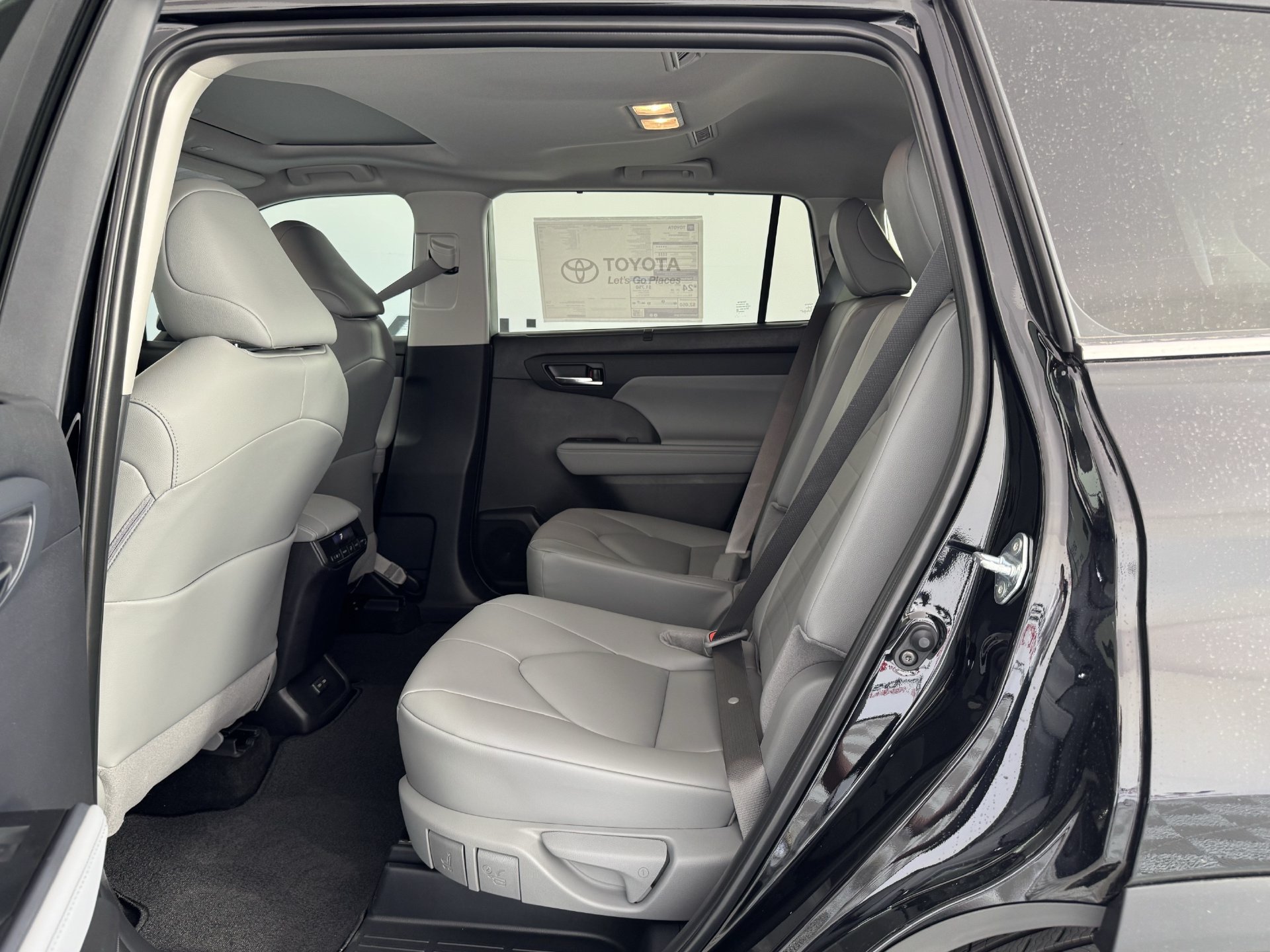 New 2026 Toyota Highlander XLE AWD/4WD image 6