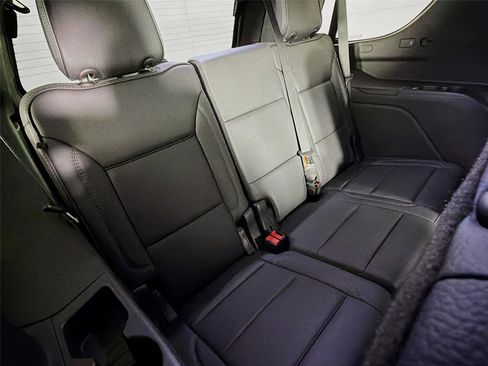 Used 2025 GMC Yukon Denali AWD/4WD image 27