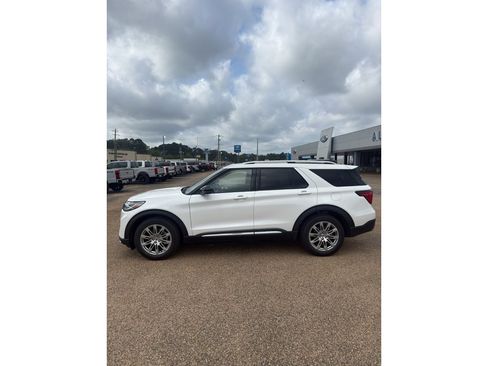 New 2026 Ford Explorer Platinum image 2