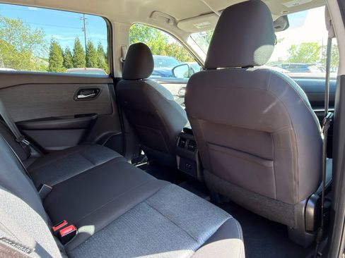 Used 2021 Nissan Rogue SV image 18