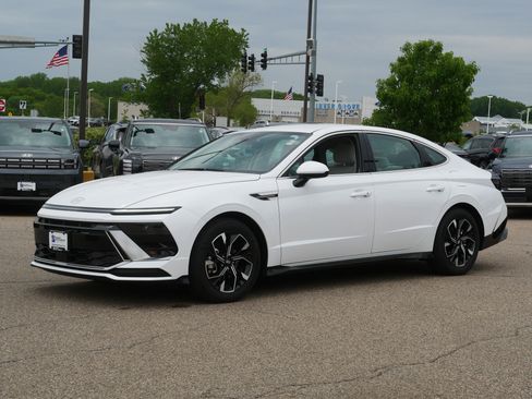 Certified 2025 Hyundai Sonata SEL AWD/4WD image 2