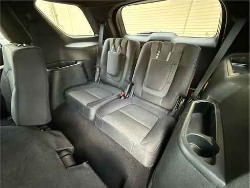 Used 2019 Ford Explorer XLT w/ Equipment Group 201A FWD image 21