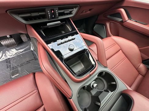 Used 2026 Porsche Cayenne E-Hybrid Coupe AWD/4WD image 28